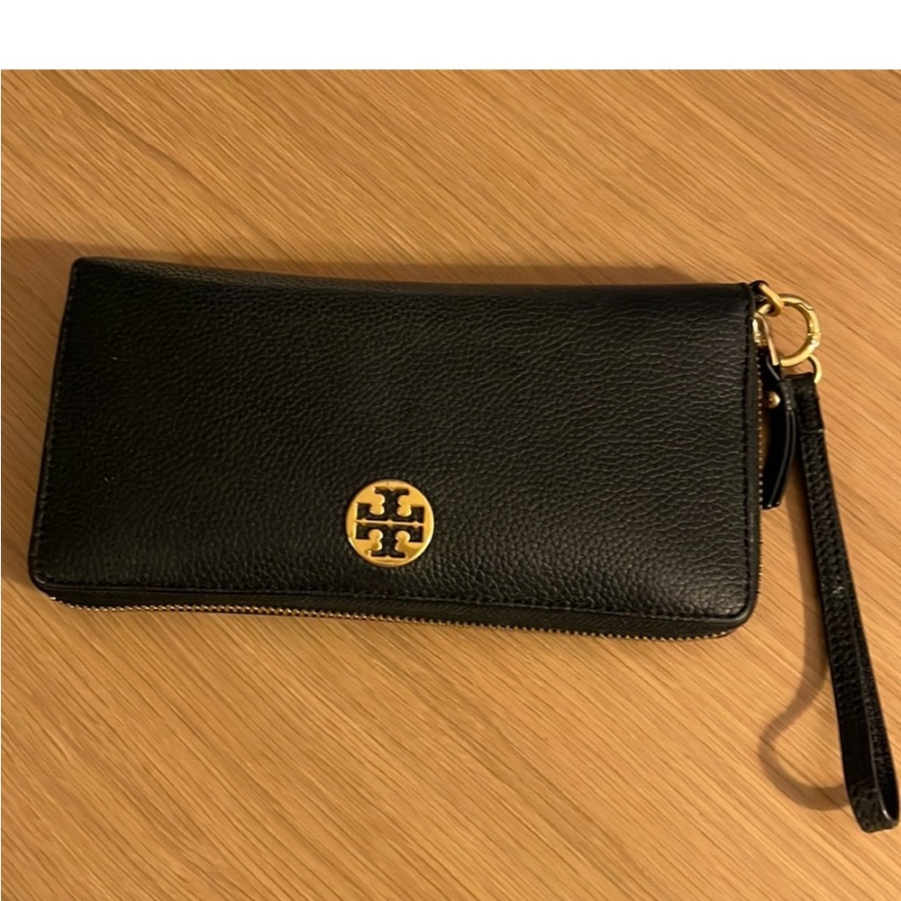 Tory Burch wristlet wallet